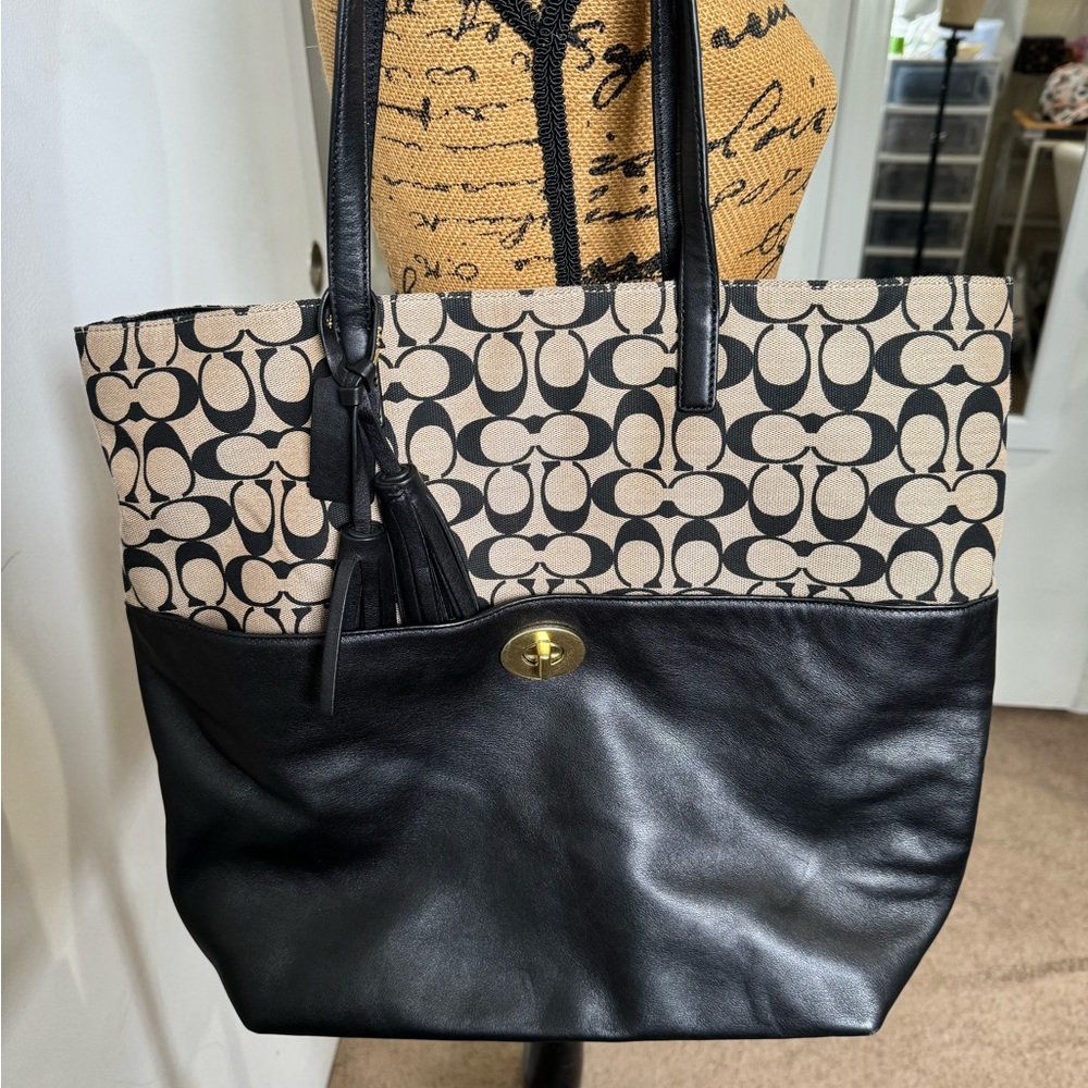 Coach Large tote bag. - Picture 2 of 12